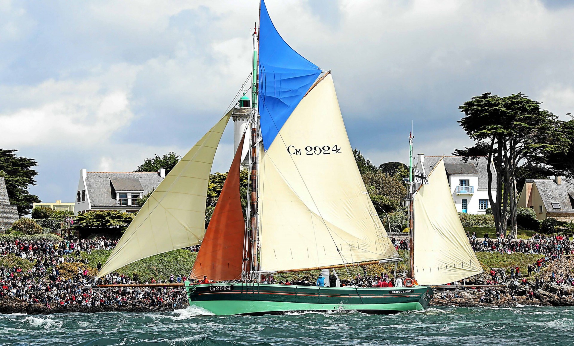 La Nébuleuse tout dessus Fêtes Maritimes